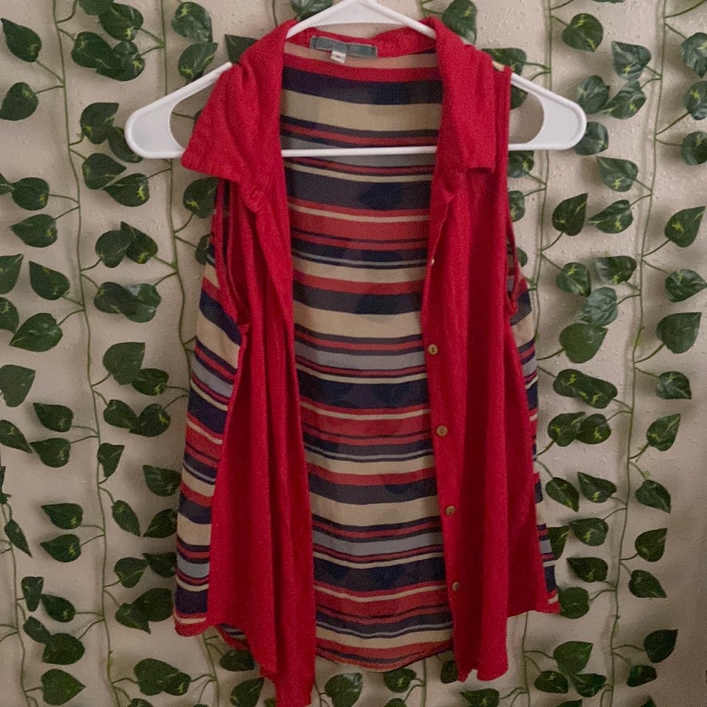 sleeveless collared button up top